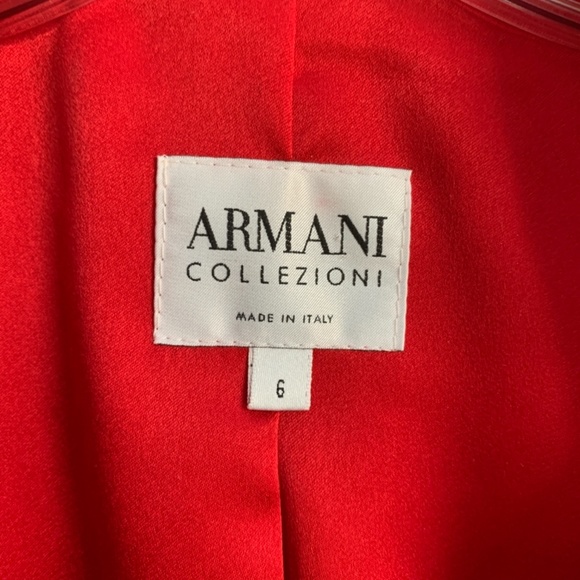 Giorgio Armani silk blazer. Pre owned but in excellent shape - Picture 2 of 5